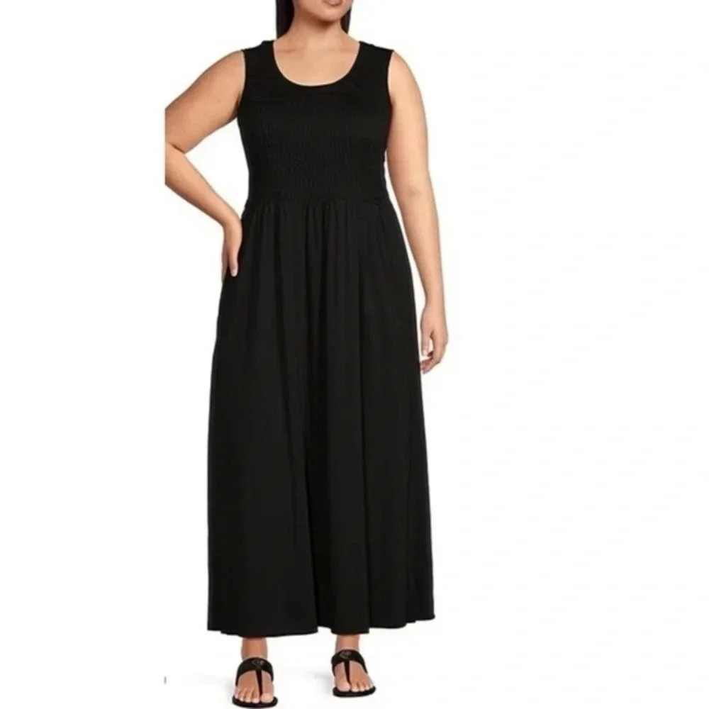 Calvin Klein
Plus Size Scoop Neck Sleeveless Smocked Knit Jersey Maxi Dress